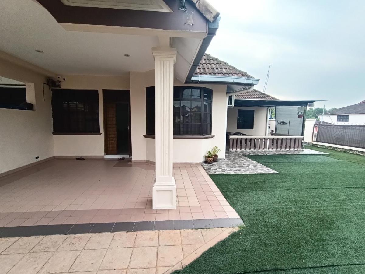 Rinting Corner Islamic Homestay, Pasir Gudang Holiday home
