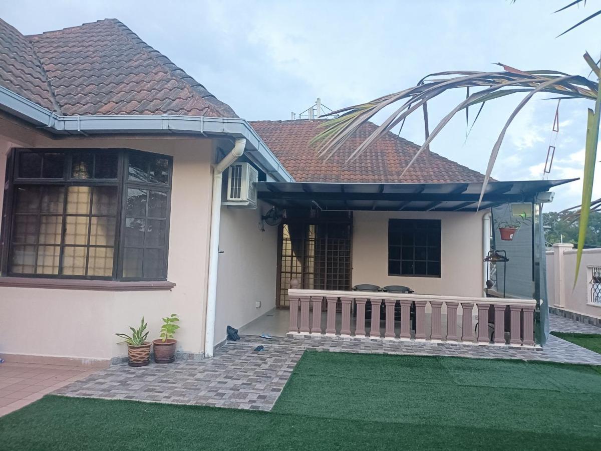 Rinting Corner Islamic Homestay, Pasir Gudang Holiday home *