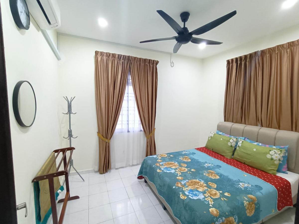 Holiday home Rinting Corner Islamic Homestay, Pasir Gudang *