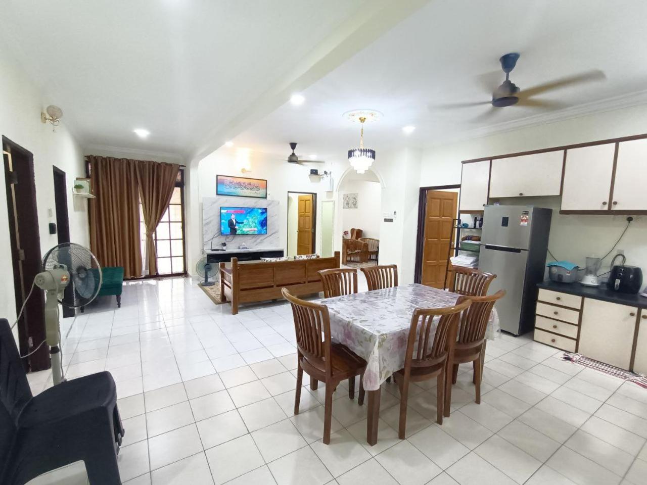 Rinting Corner Islamic Homestay, Pasir Gudang Holiday home Masai
