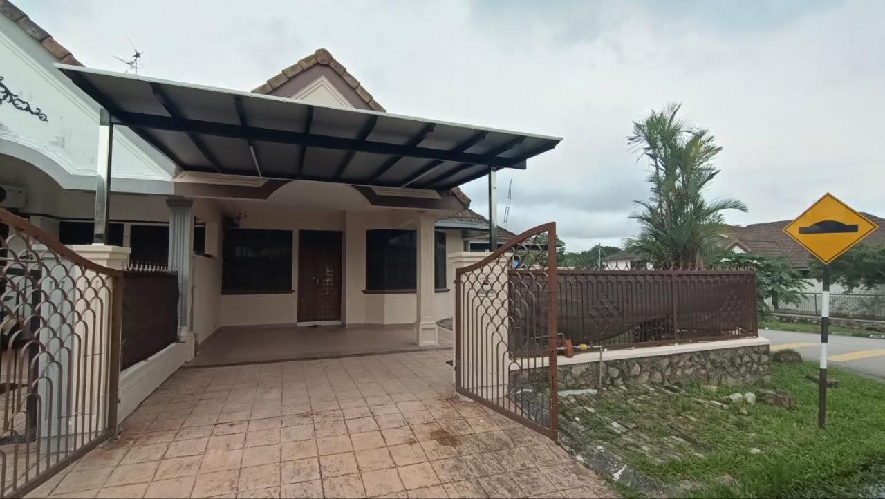 Holiday home Rinting Corner Islamic Homestay, Pasir Gudang Masai
